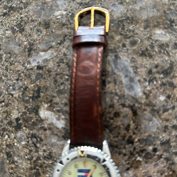 Men’s/ Women’s Watch - Picture 4 of 5